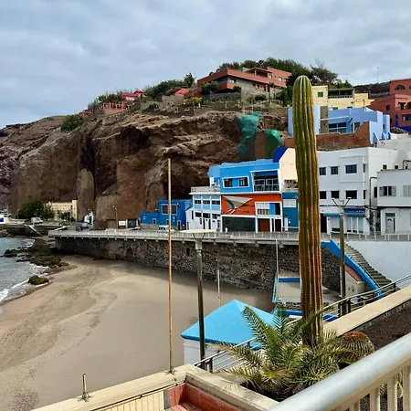 Sardina Beach Las Palmas de Gran Canaria